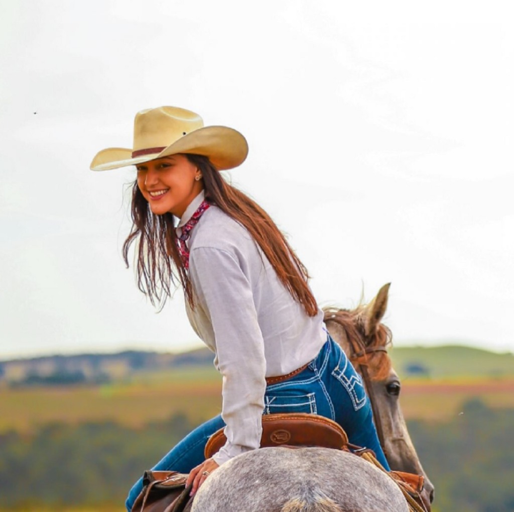 Layane Frade: Jovem pecuarista mostra força feminina no agro